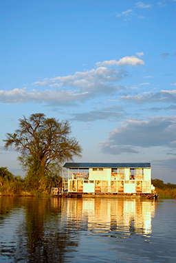 //Kabbo Houseboat - Okavango Wildlife Safari