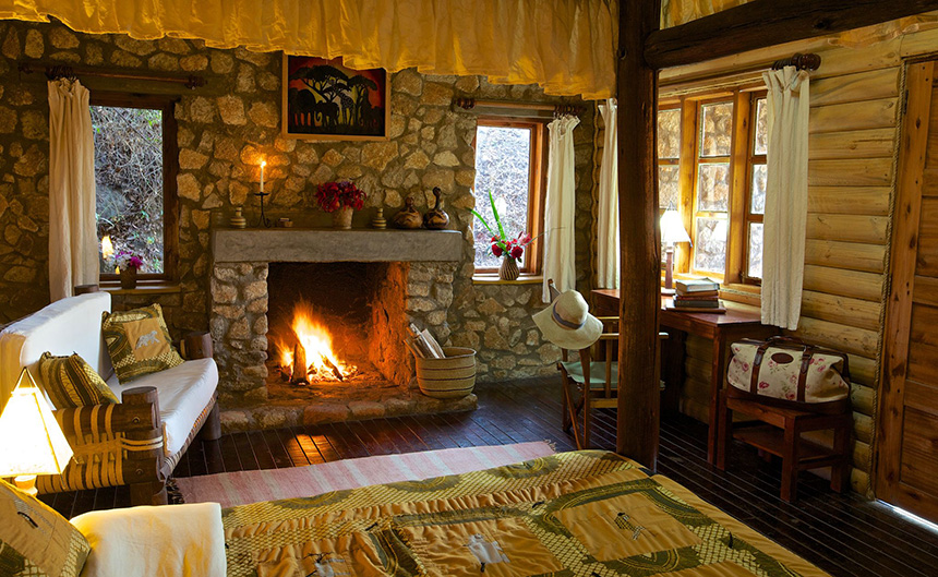 Living area with fire place - Mufindi Highland Lodge
