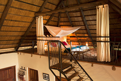 upstairs loft space - Chundu Cottage - Chundukwa River Lodge