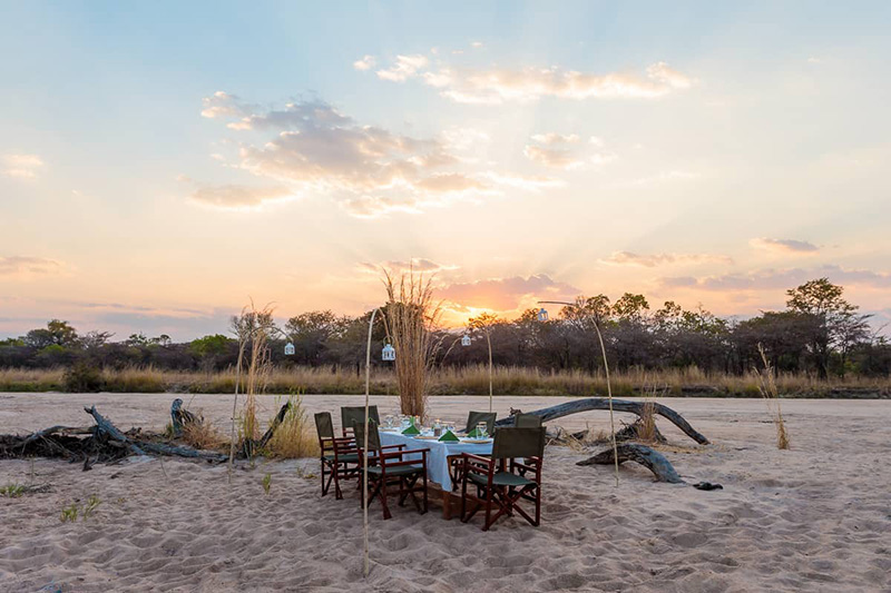 Dinning under the sky - Nkonzi Camp - South Luangwa National Park, Zambia